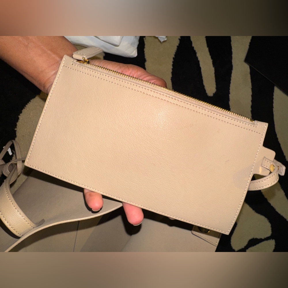 AUTHENTIC SAINT LAURENT LEATHER SHOPPING TOTE - Picture 16 of 16